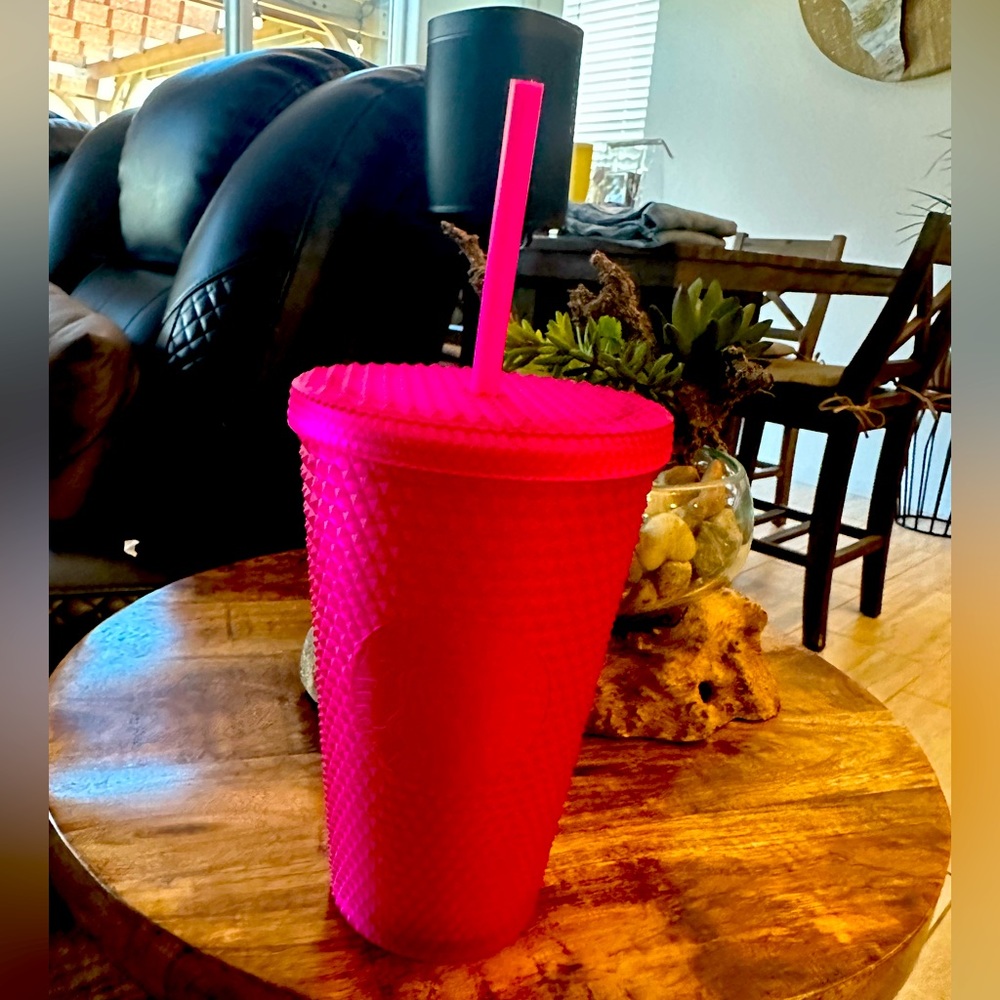 🚨SOLD🚨2022 NEW Limited Edition Hot Pink Starbucks Cup